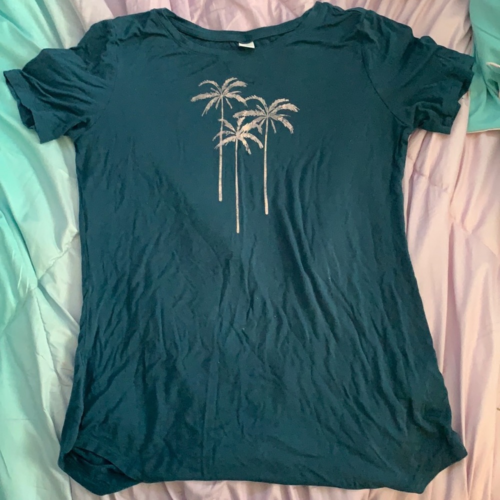 old navy women’s tee shirt